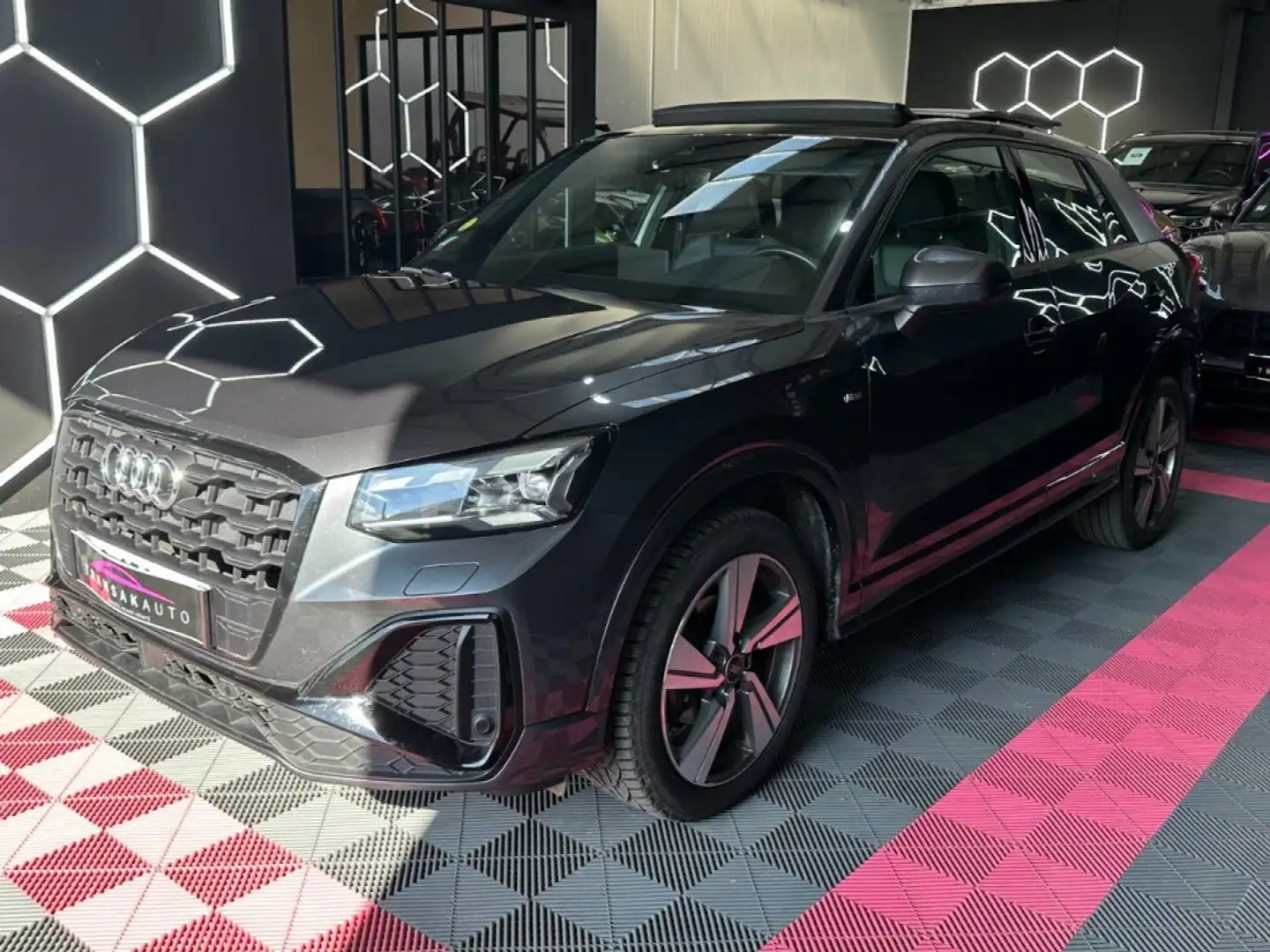 Audi Q2 S Line 30 TDi 116 ch S tronic 7 - Toit ouvrant - V Grijs - 2