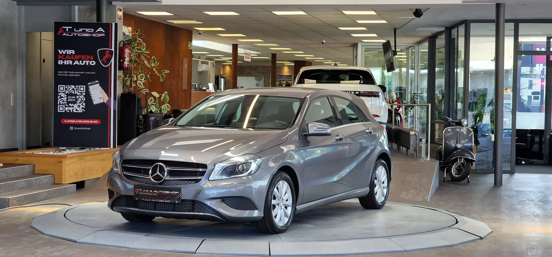 Mercedes-Benz A 180 *16Zoll*Navi*Isofix Grau - 1