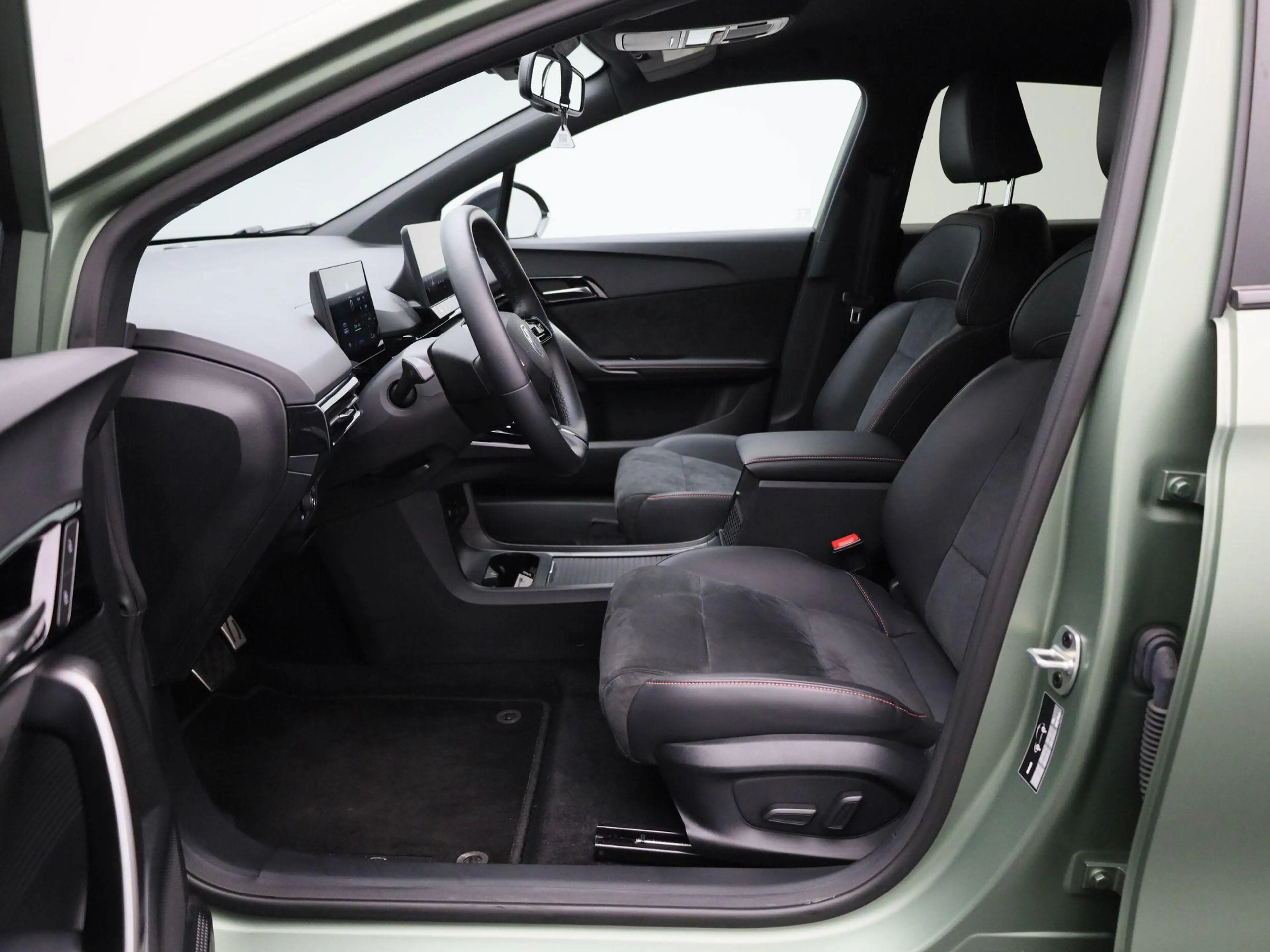 MG MG4 64 kWh Xpower SOH 98% — photo 9