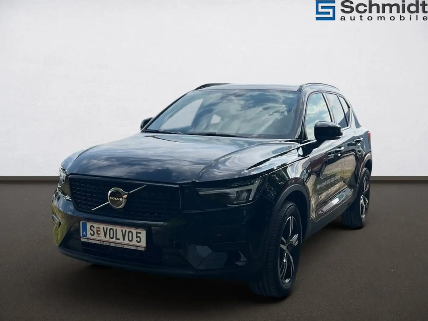 Volvo XC40 Plus, B3 Mild Hybrid, Benzin, Dark Schwarz - 1