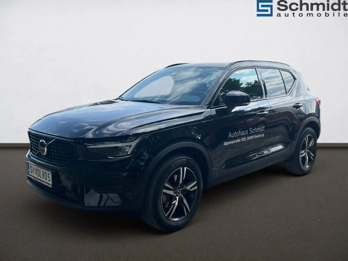 Volvo XC40 Plus, B3 Mild Hybrid, Benzin, Dark Schwarz - 2