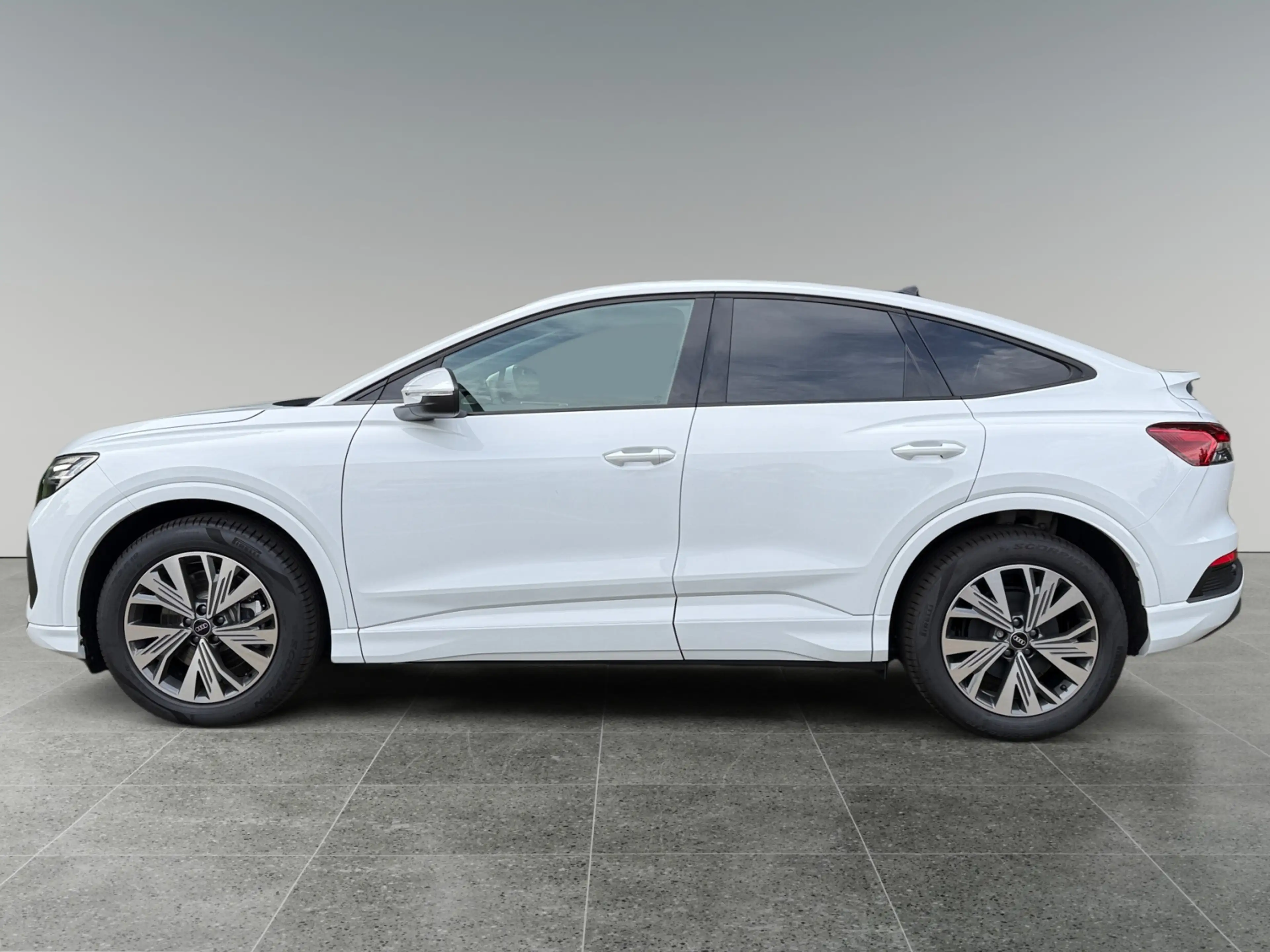 Audi Q4 e-tron Sportback 45 quattro Advanced edition 82 kWh Assis — photo 2