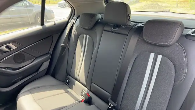 BMW 1 Series view 9