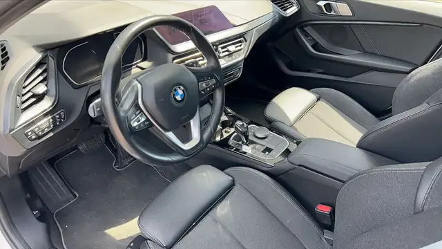 BMW 1 Series view 8