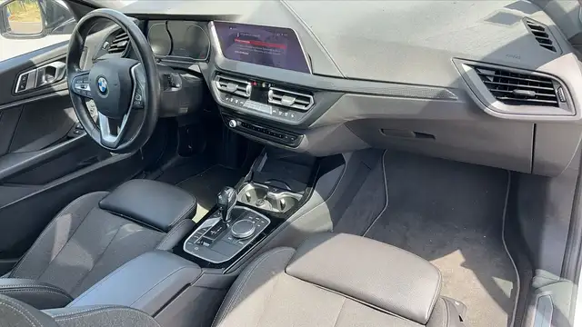 BMW 1 Series view 10