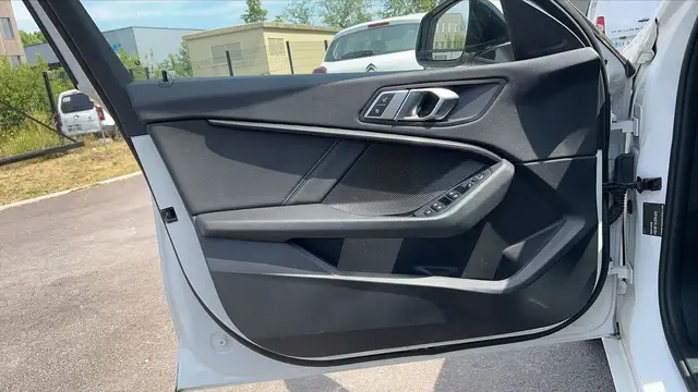 BMW 1 Series view 7