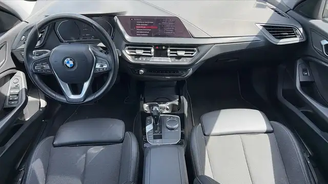BMW 1 Series view 11