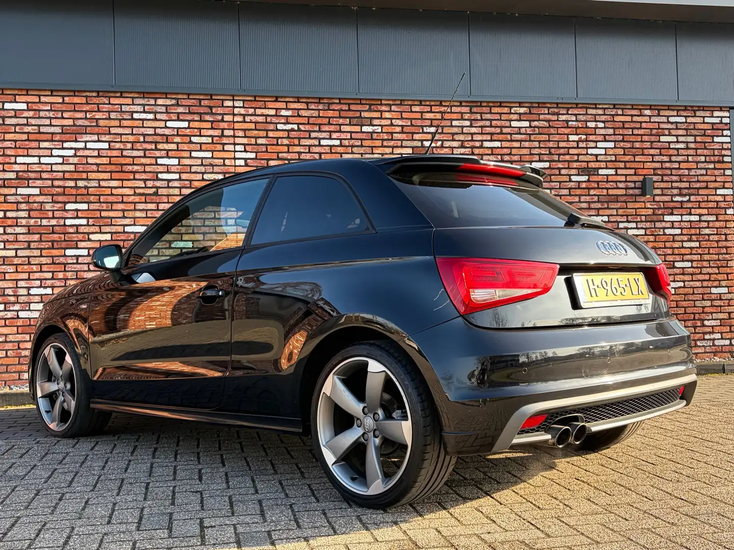Audi A1 1.4 TFSI Ambition S-Line Automaat Schaalstoelen Bo Schwarz - 2
