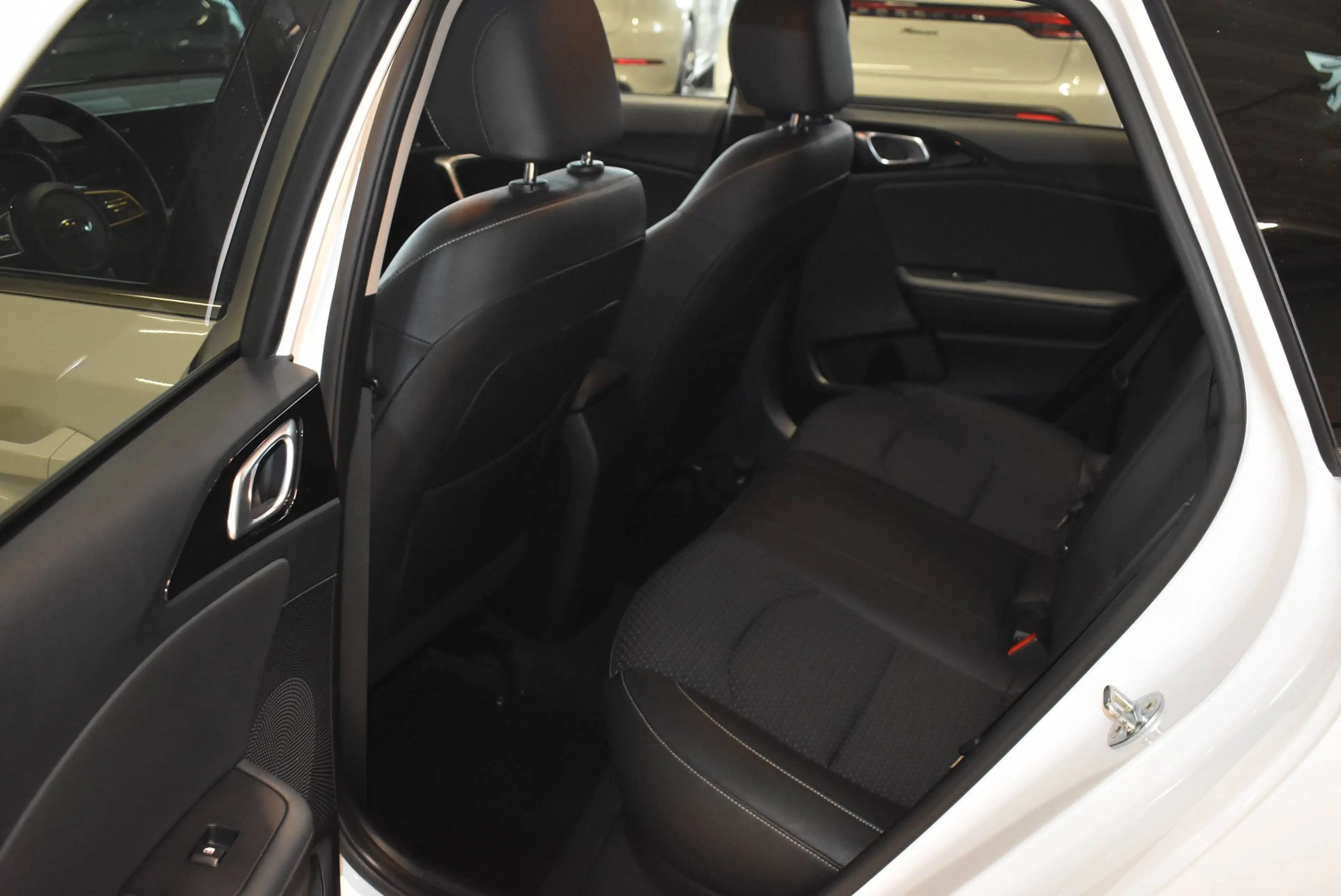 Kia Ceed SW / cee'd SW Gold 1,6 CRDI 48V — photo 13