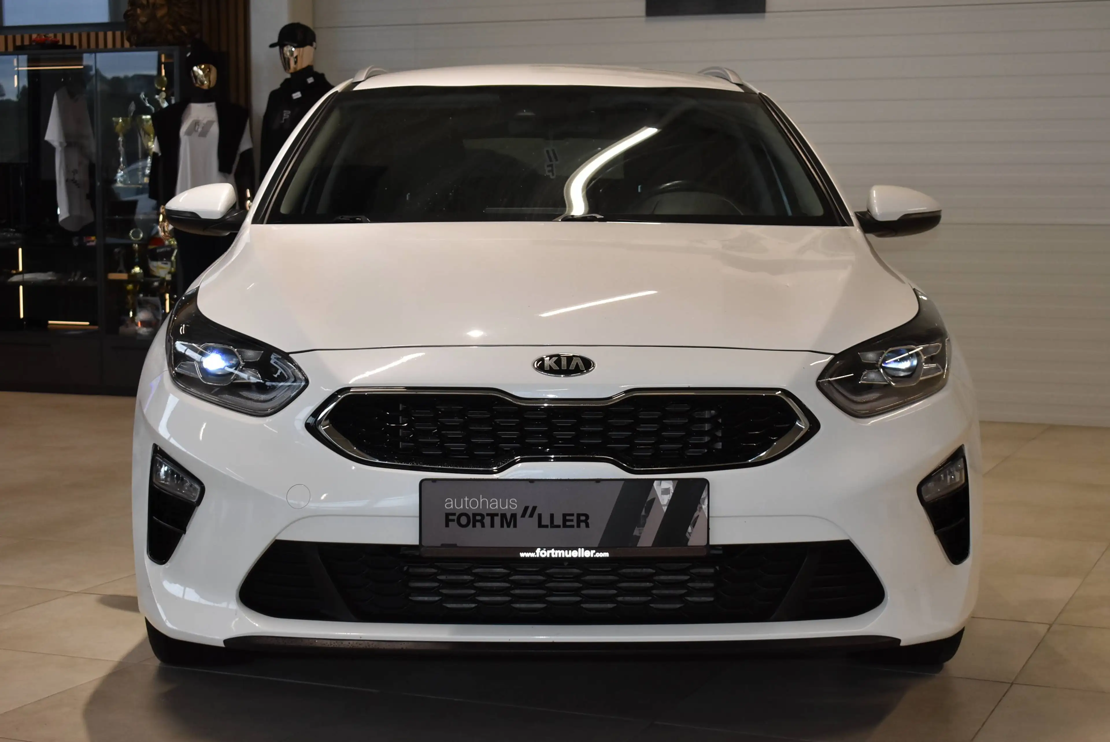 Kia Ceed SW / cee'd SW Gold 1,6 CRDI 48V — photo 2