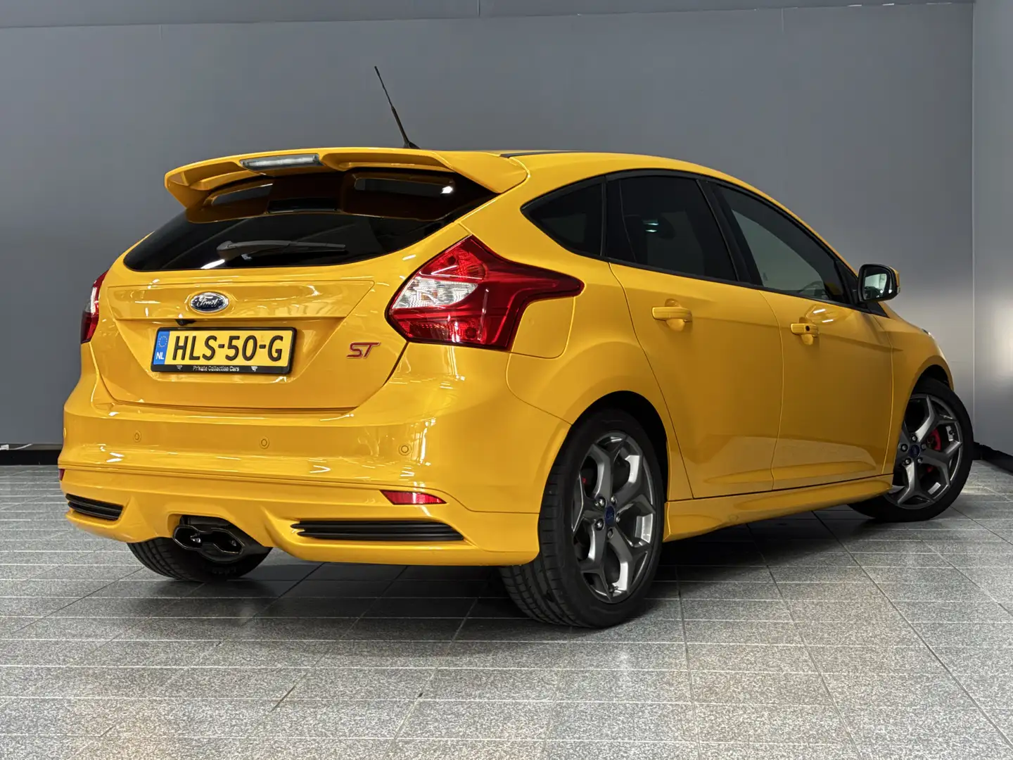 Ford Focus 2.0 EcoBoost ST-2 Oranje - 2