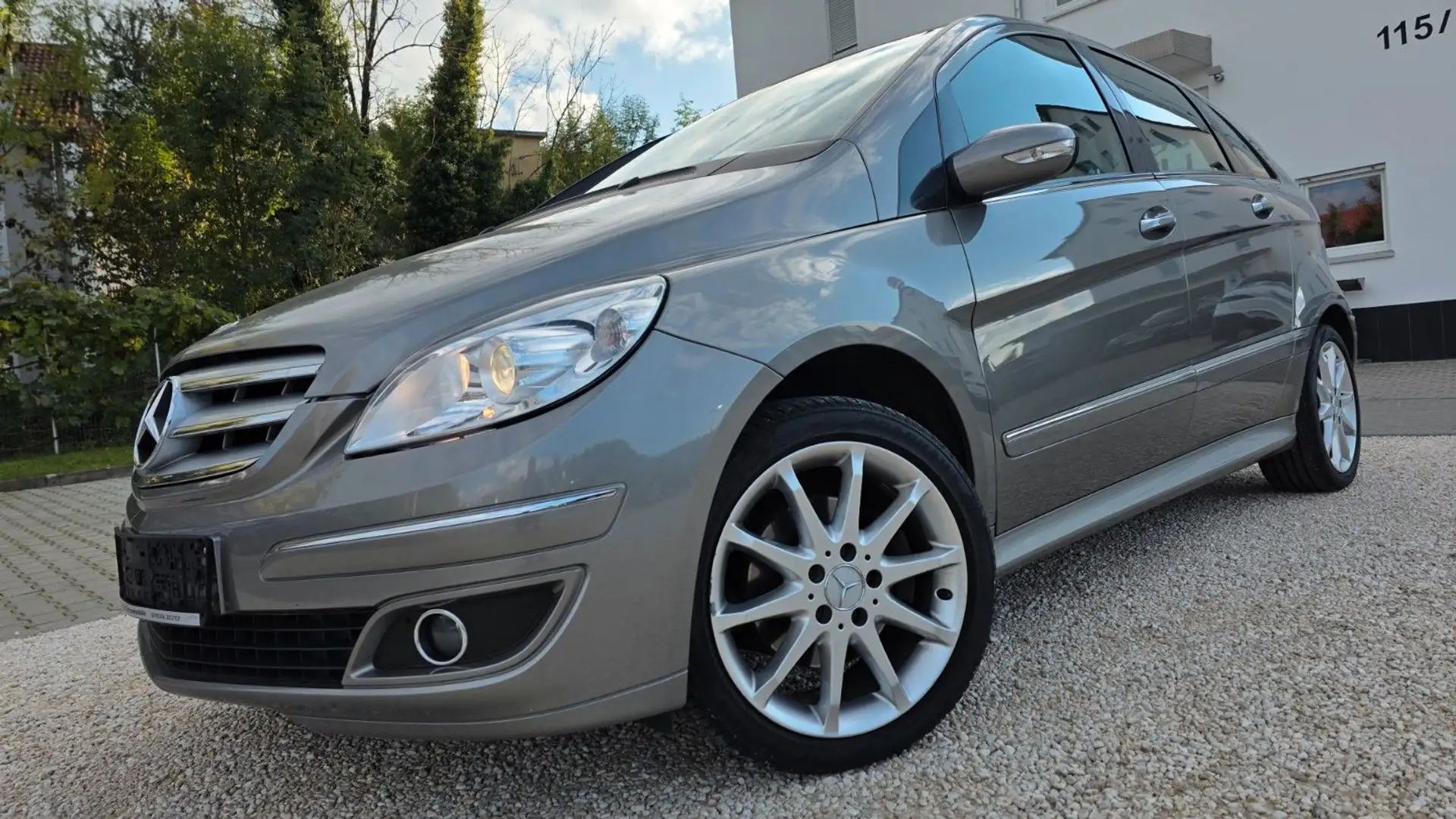 Mercedes-Benz B 200 B200+TÜV+GARANTIE+PANORAMA+1HAND+SITZHEIZ Silber - 1