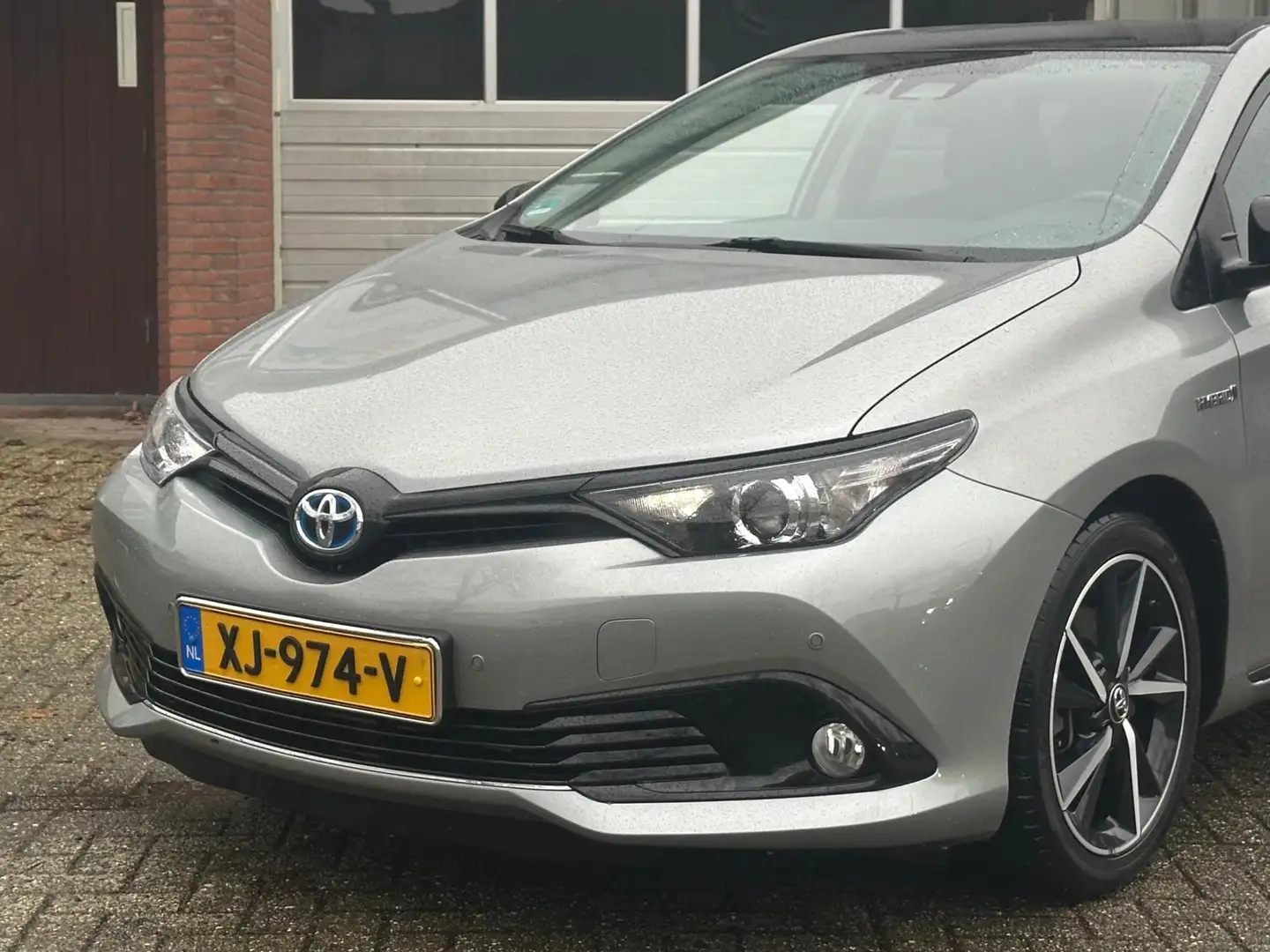 Toyota Auris 1.8 Hybrid Black Edition Grijs - 2