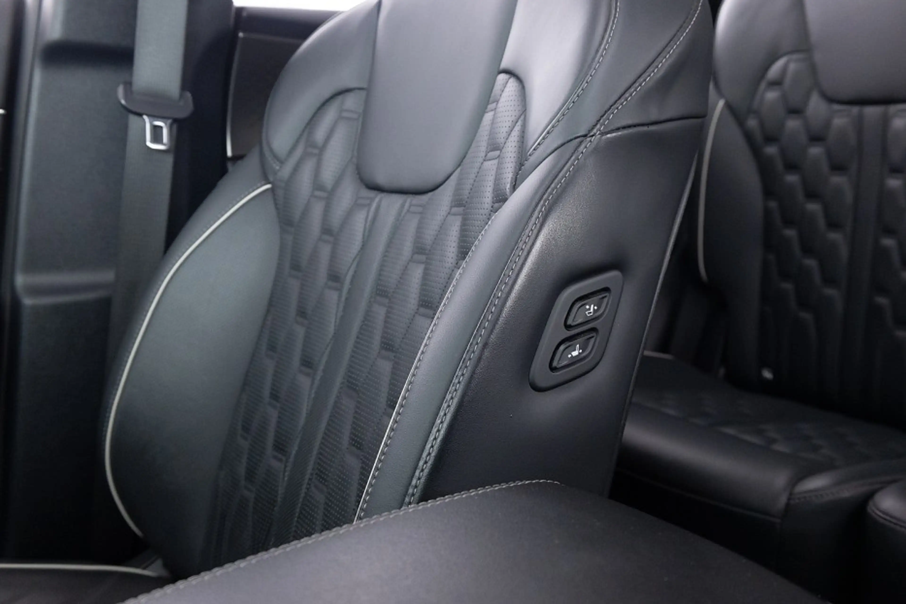 Kia Sorento 1.6 T-GDI Plug-in Hybrid 4WD ExecutiveLine | LEDER — photo 33