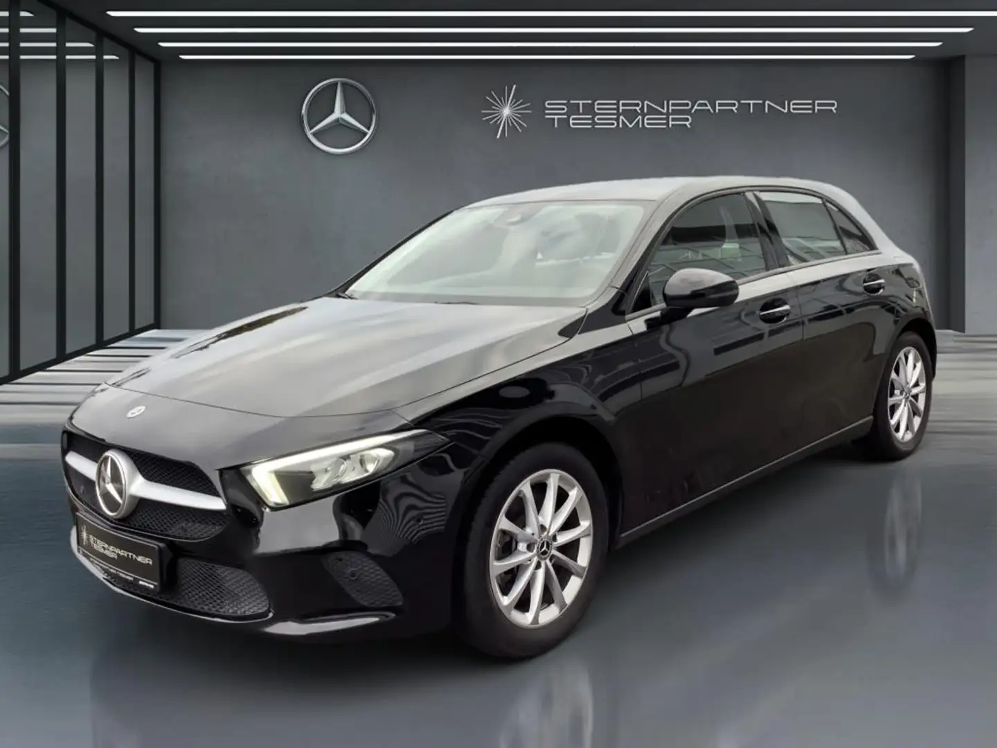 Mercedes-Benz A 250 e MBUX+CarPlay+KAMERA+AHK+NAVI+AUT+SHZ+LED Schwarz - 1
