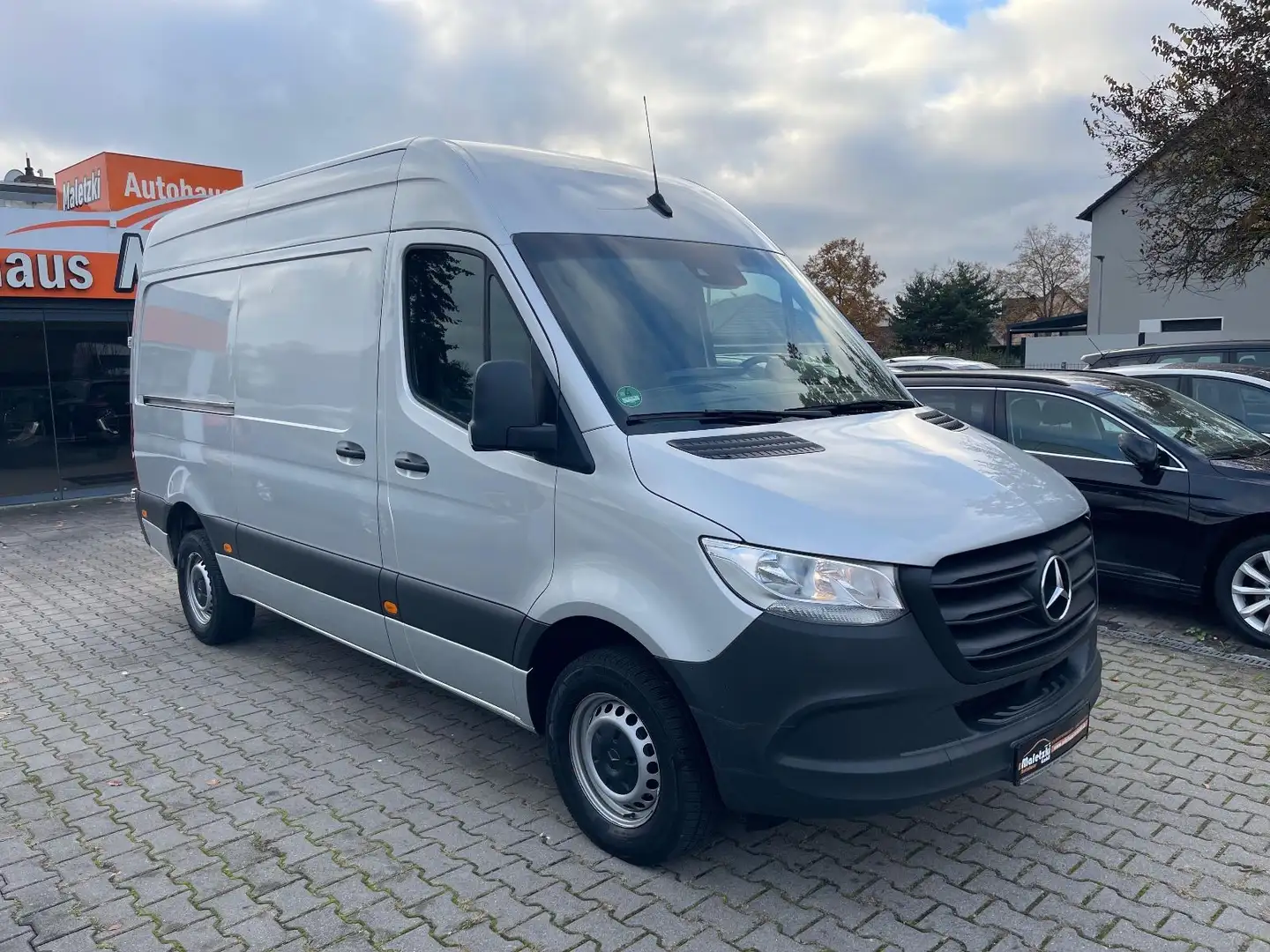 Mercedes-Benz Sprinter 317 CDI L2H2*MBUX*9G-Tronic*StHz*Kamera Silber - 2