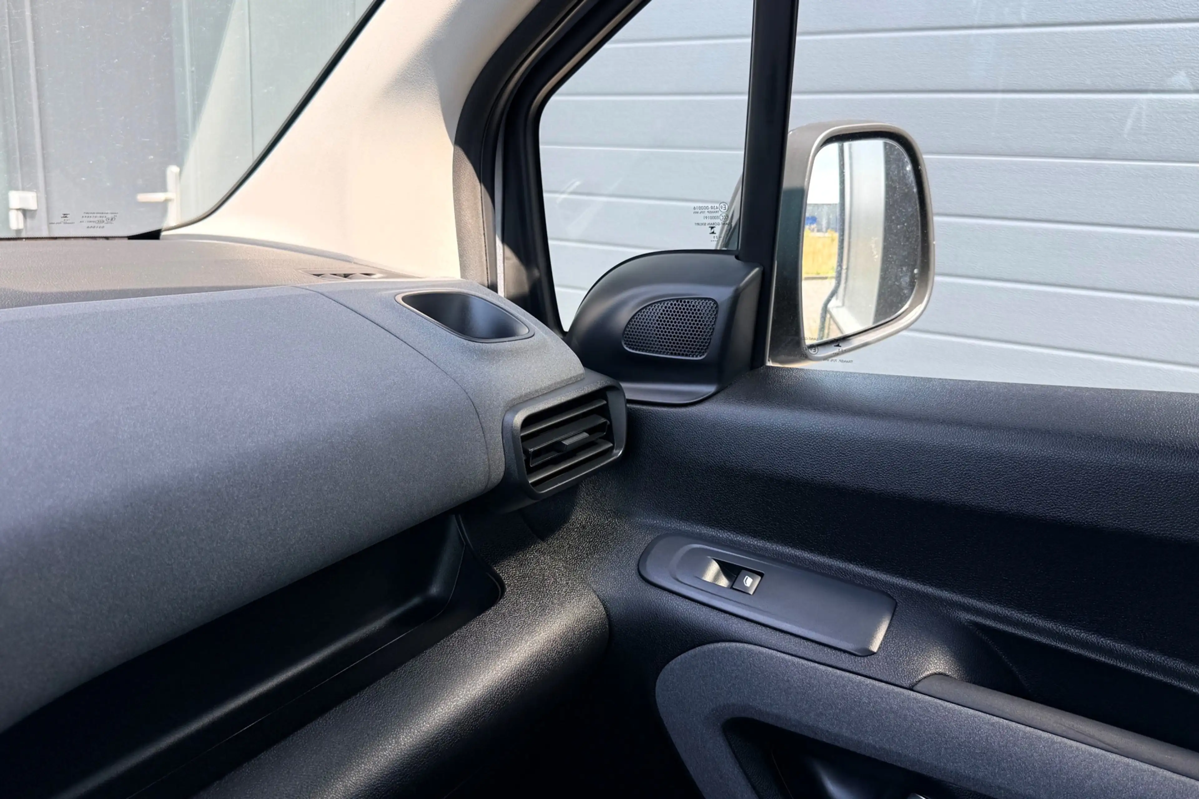 Peugeot e-Rifter EV Allure L1 50 kWh 10179KM! — photo 14