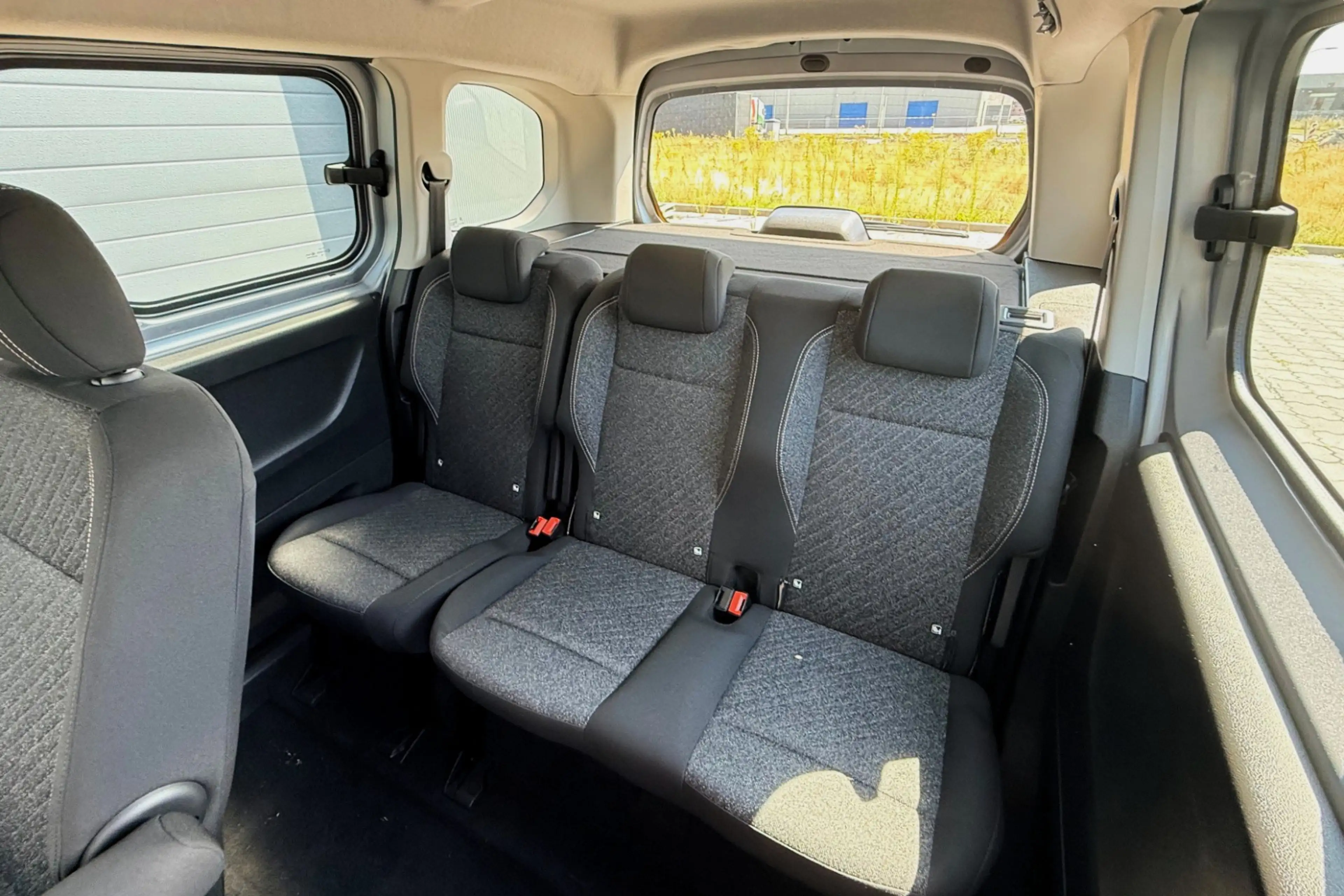 Peugeot e-Rifter EV Allure L1 50 kWh 10179KM! — photo 20