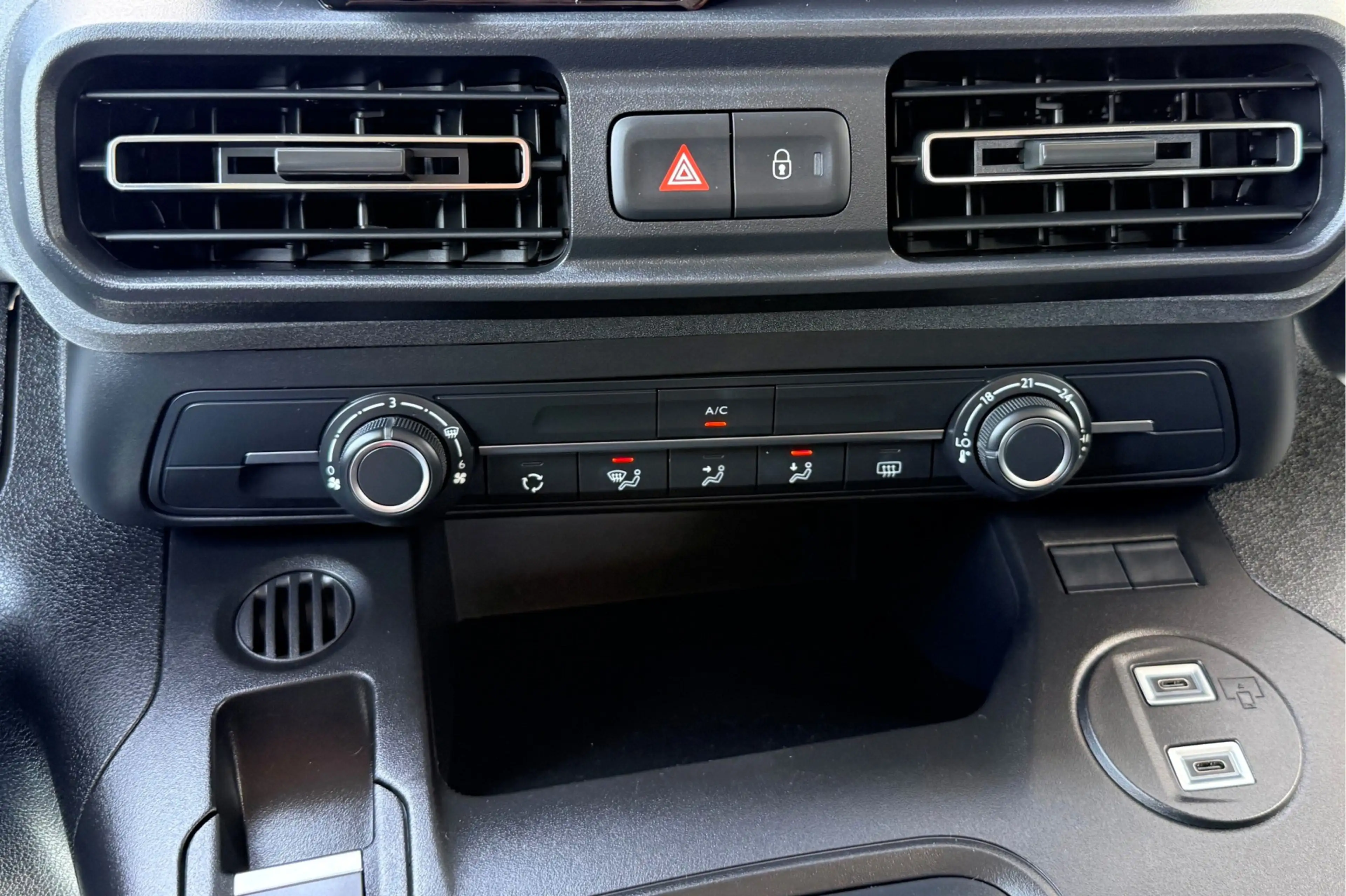 Peugeot e-Rifter EV Allure L1 50 kWh 10179KM! — photo 10