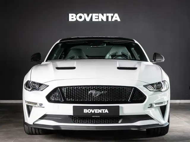 Ford Mustang view 2