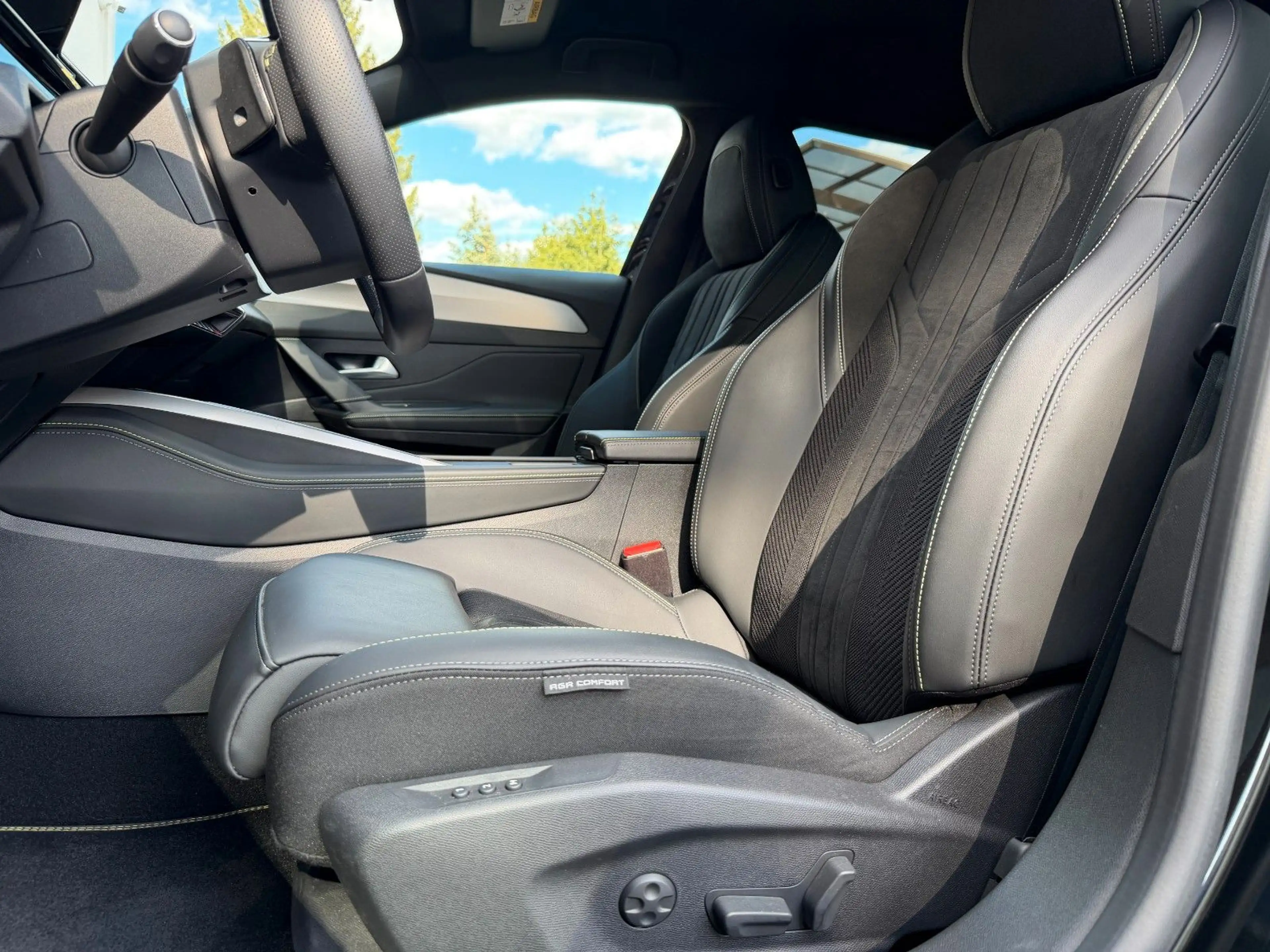 Peugeot 408 PureTech 130 GT MwSt/ALCANTARA/360° — photo 14