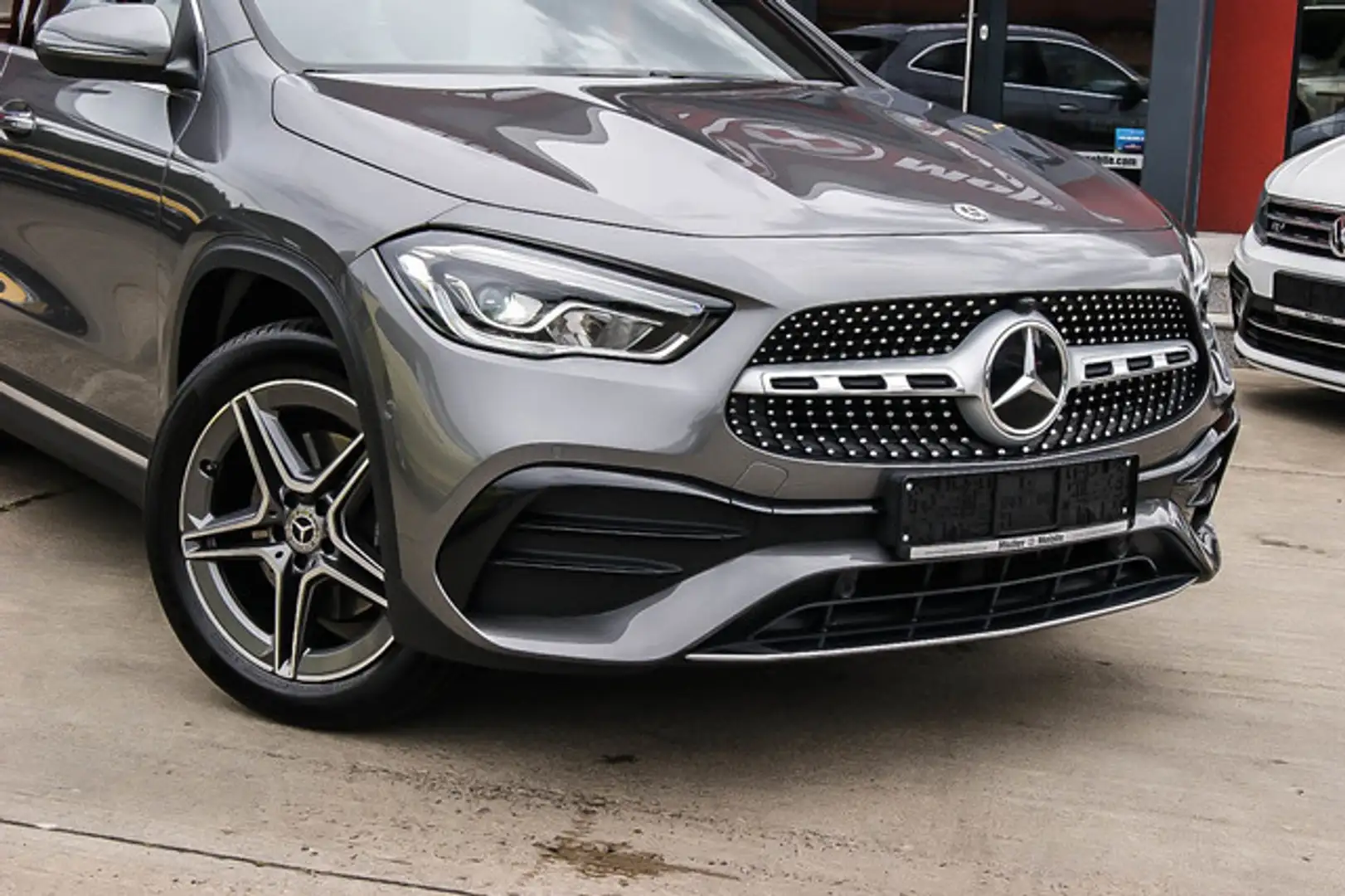 Mercedes-Benz GLA 250 e AMG MBUX PANORAMA LEDER ANHZV Grigio - 2