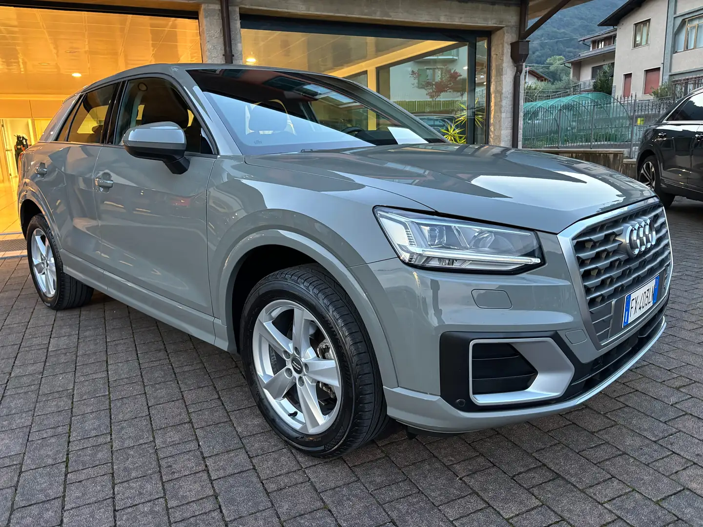 Audi Q2 Q2 30 1.0 tfsi Admired s-tronic Grau - 1