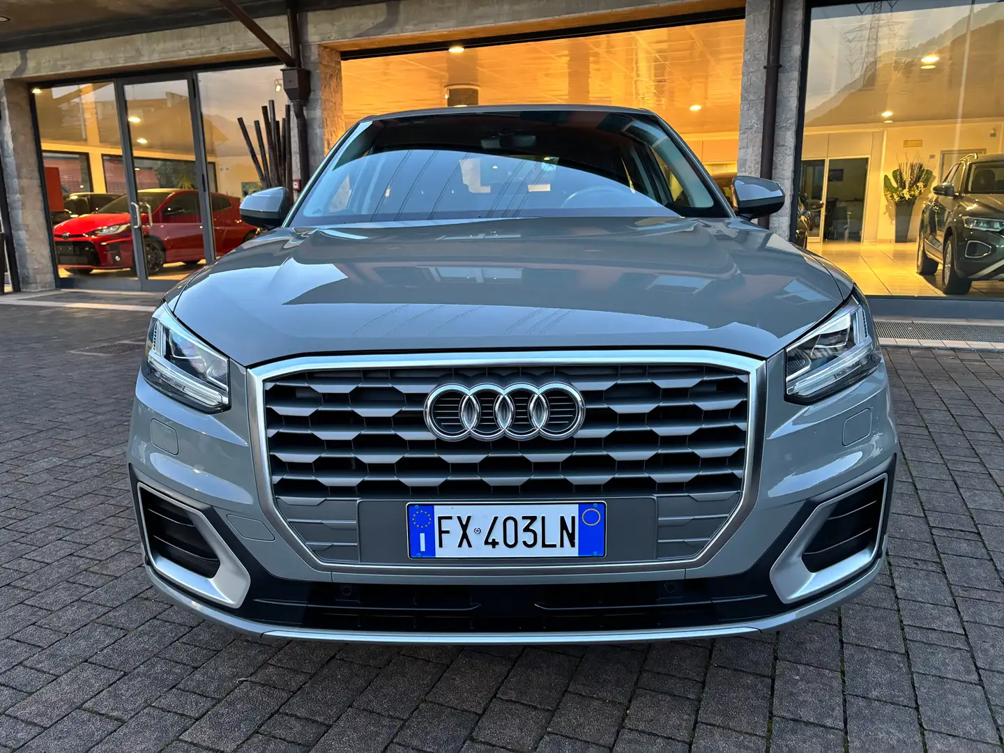 Audi Q2 Q2 30 1.0 tfsi Admired s-tronic Grau - 2