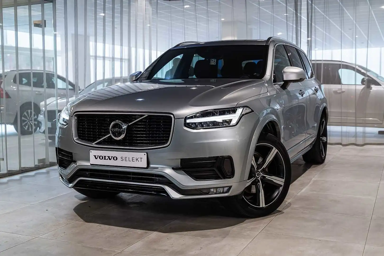 Volvo XC90 R-Design 7 places D5 AWD Geartronic Silver - 1