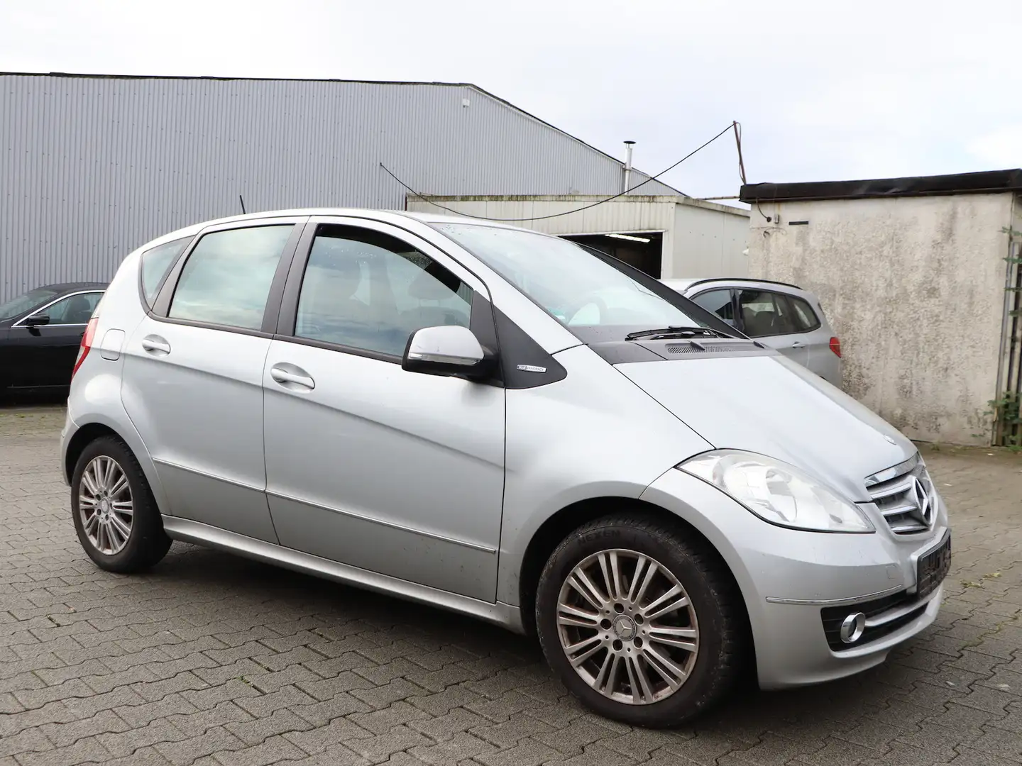 Mercedes-Benz A 160 CDI ELEGANCE / LEDER + SHZ / LAMELLEN-DACH Silber - 2