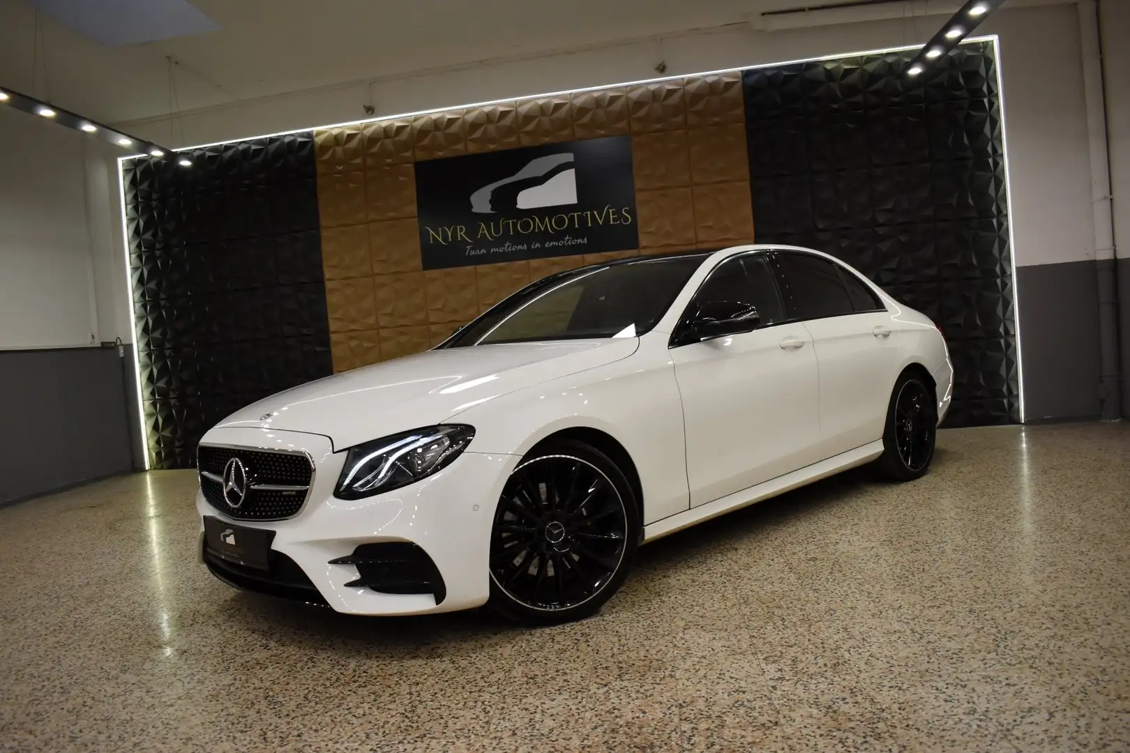 Mercedes-Benz E 200 Aut. E53 AMG LOOK, COMAND, LED, KAMERA, SPORTSITZE Blanc - 1