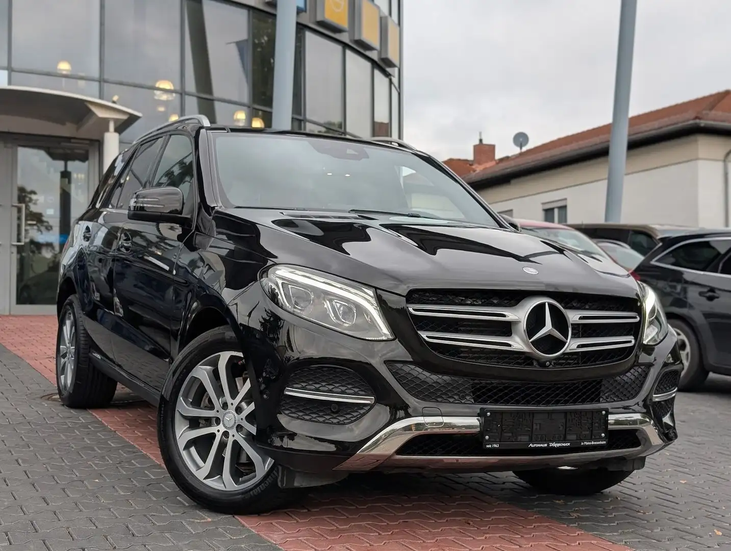 Mercedes-Benz GLE 250 d 4Matic AMG-Line*PANO*360°*AHK*LED* Schwarz - 2