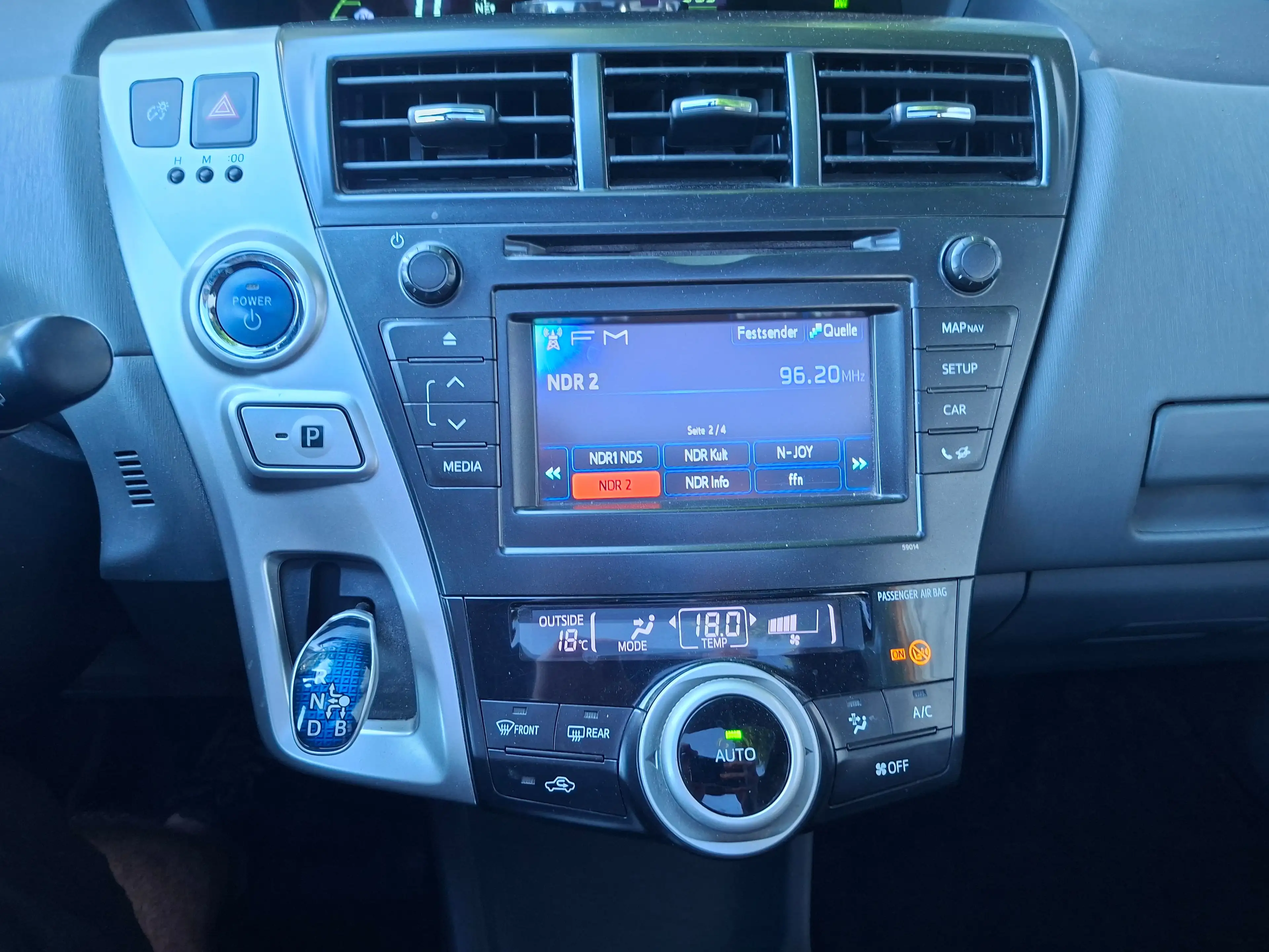 Toyota Prius+ Life + Panorama Glasdach+Ganzjahresreifen+Garantie — photo 11