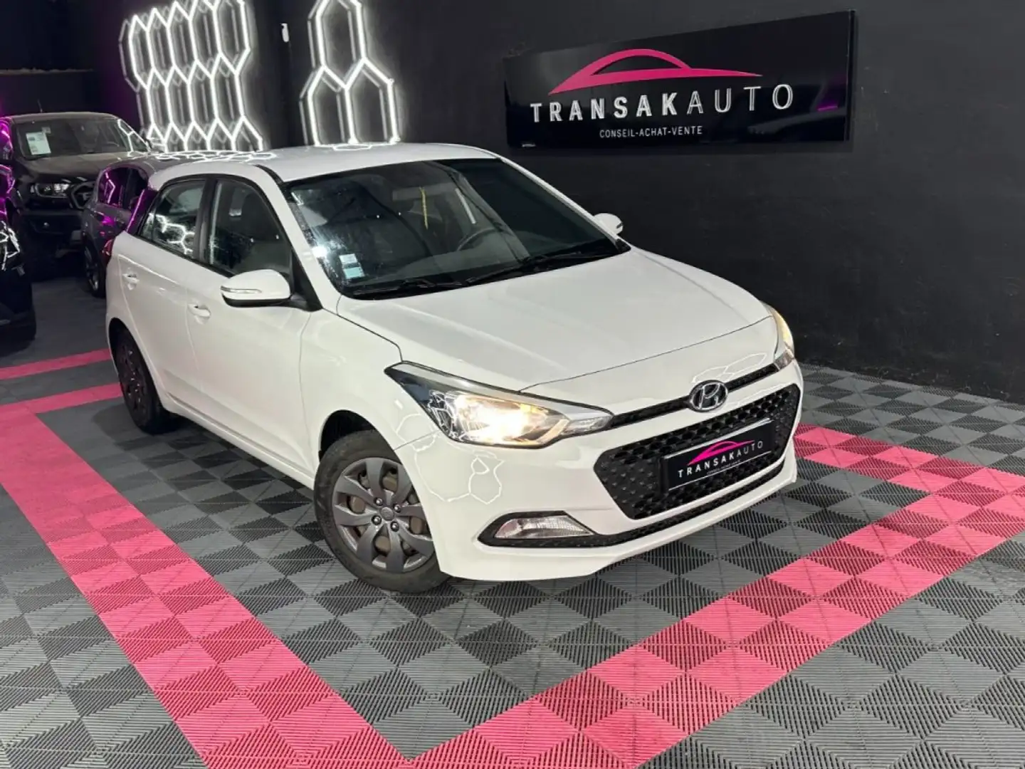 Hyundai i20 Edition Clim 1.2 75 ch ~ CT OK ~ Climatisation ~ Bluetooth ~ Allumage automatique des phares Blanc - 1