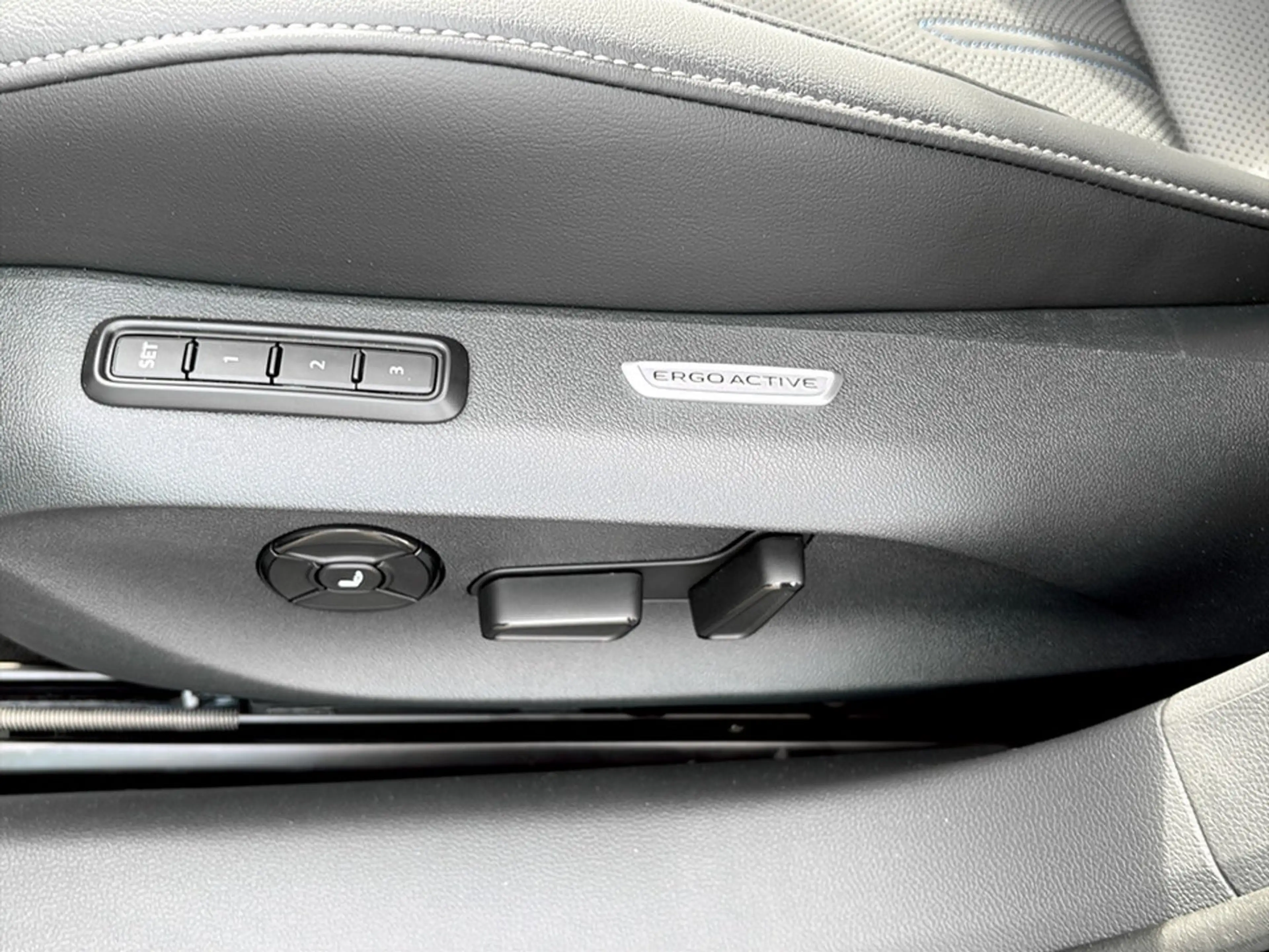 Volkswagen Passat Variant Sport eHybrid 150kW — photo 15