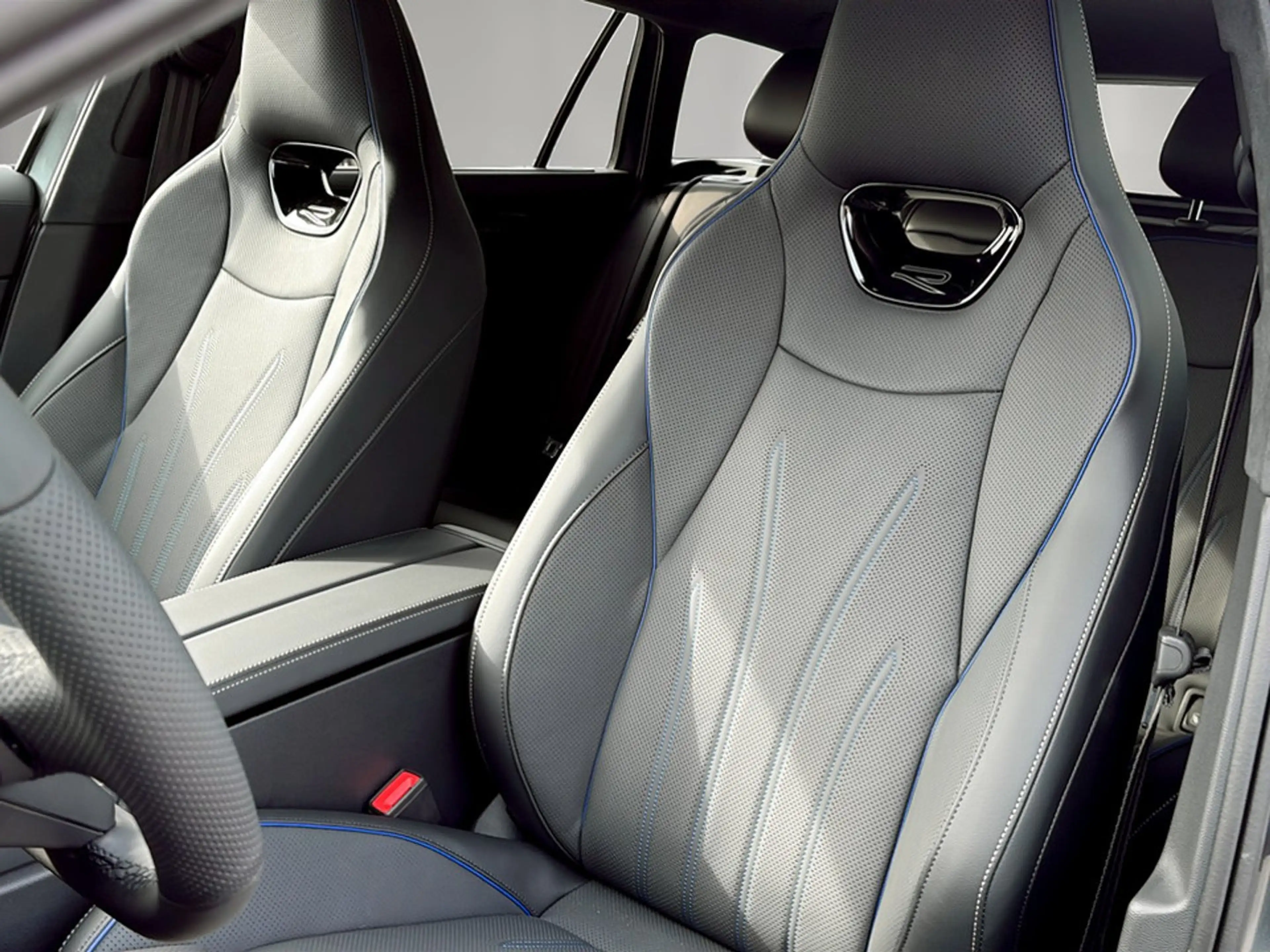Volkswagen Passat Variant Sport eHybrid 150kW — photo 8