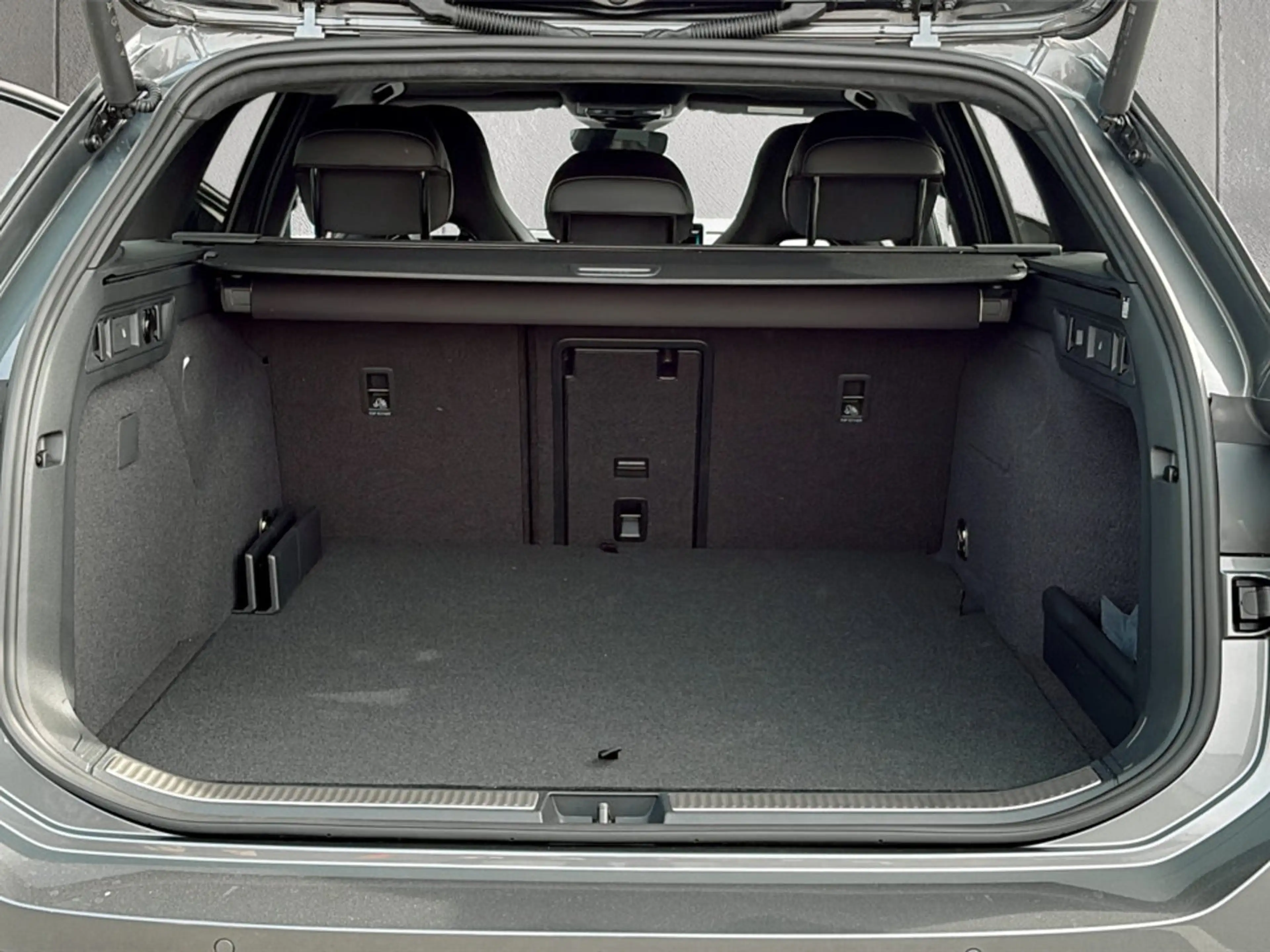 Volkswagen Passat Variant Sport eHybrid 150kW — photo 13