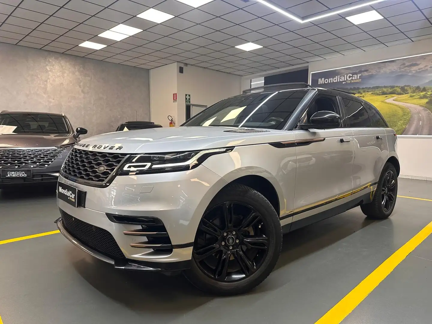 Land Rover Range Rover Velar 2.0d i4 R-Dynamic SE 240cv auto *TAGLIANDI CERT.* Argento - 1