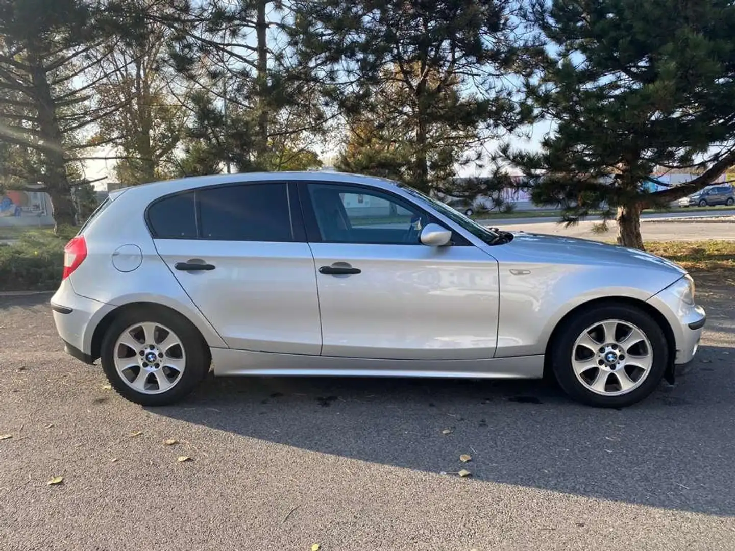 BMW 118 118d Silber - 2
