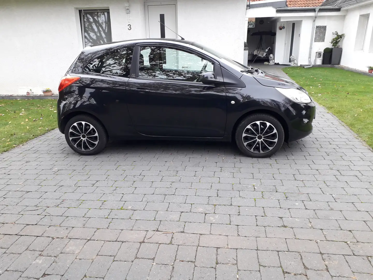 Ford Ka/Ka+ 1.2i TÜV 06/2027 SERVO ZV  ABS KLIMA WI+SO REIF Schwarz - 2