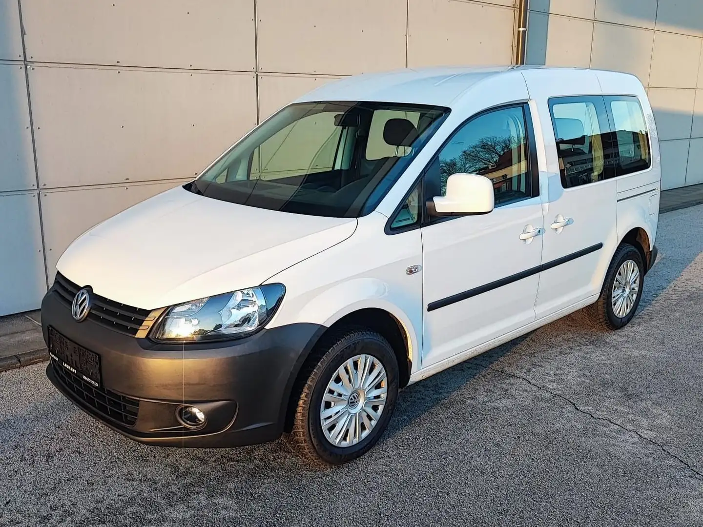 Volkswagen Caddy Trendline 1,6 TDI Weiß - 1