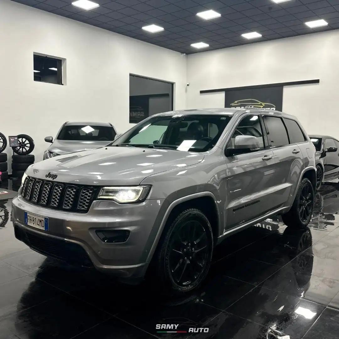 Jeep Grand Cherokee 3.0 crd V6 Grau - 2