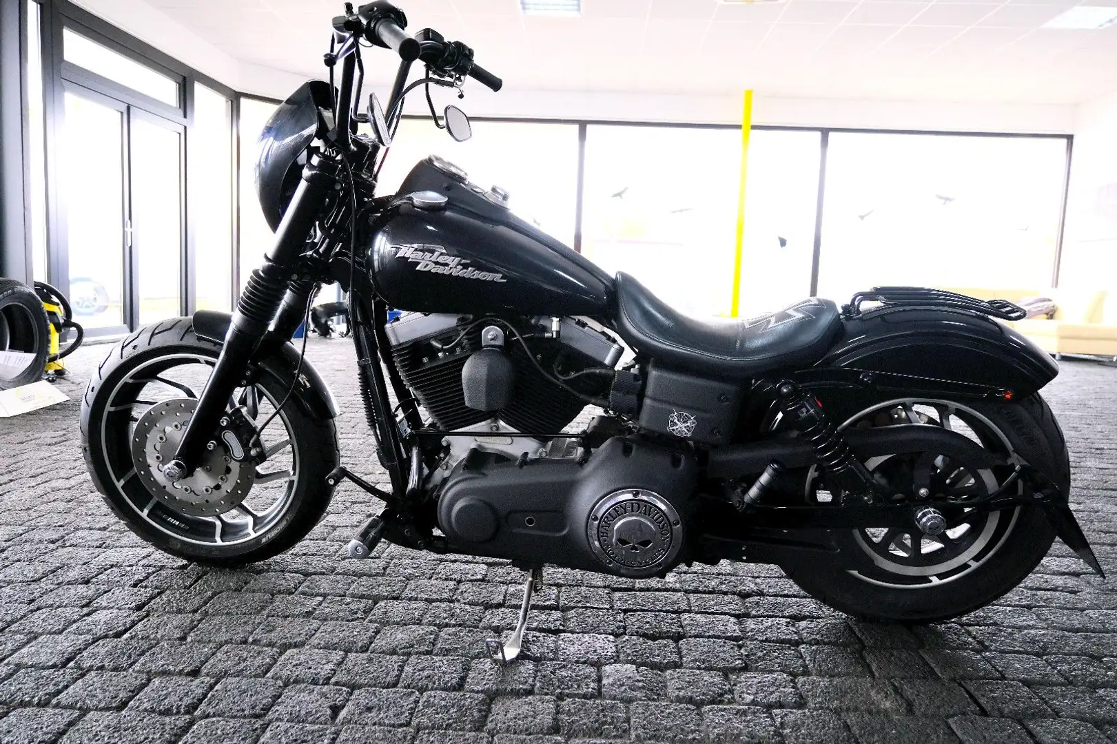 Harley-Davidson FXD B Street Bob Negro - 2