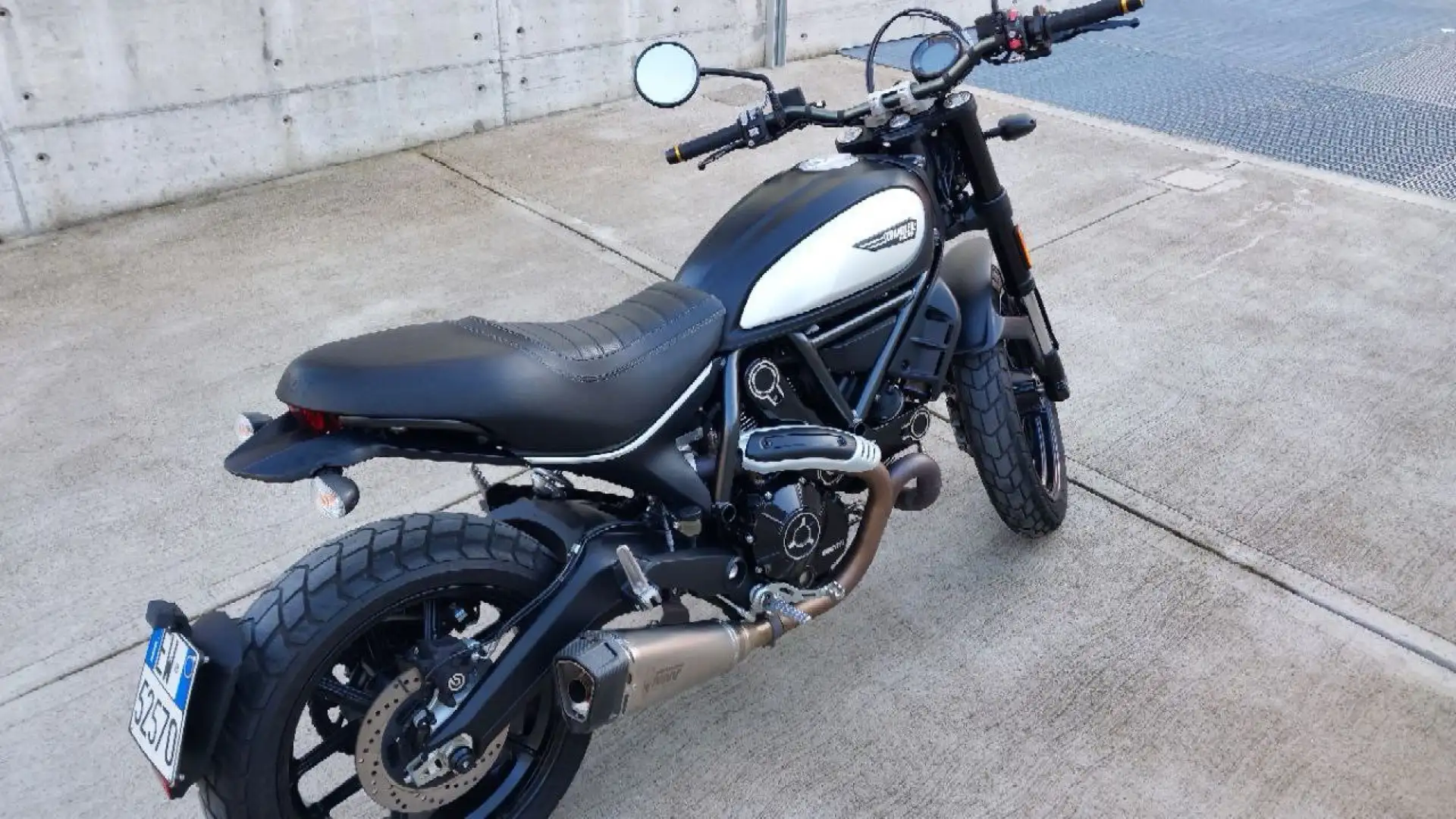 Ducati Scrambler Icon Dark 800 Fekete - 2