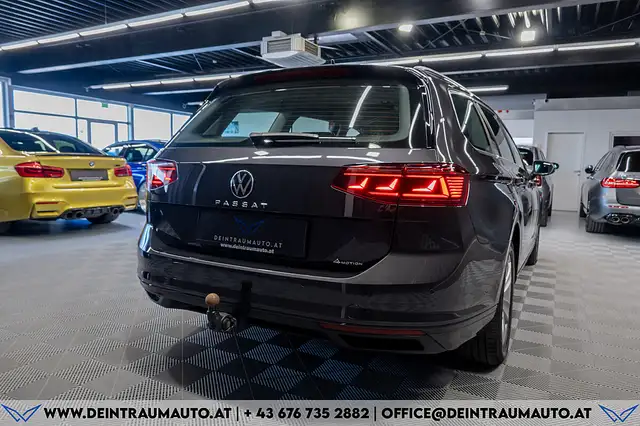 Volkswagen Passat view 8