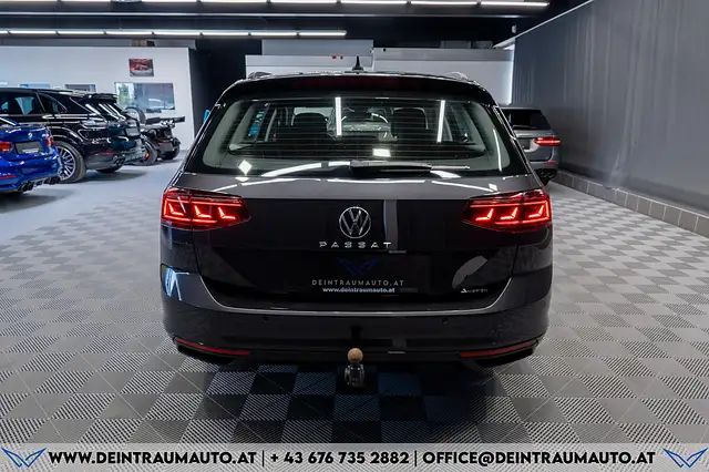 Volkswagen Passat view 9