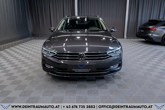 Volkswagen Passat view 3