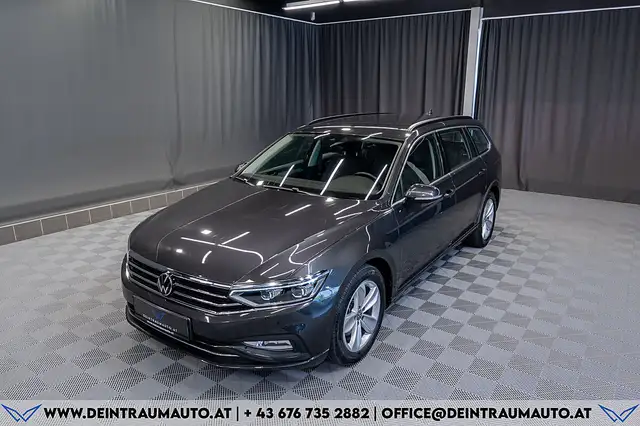 Volkswagen Passat view 2