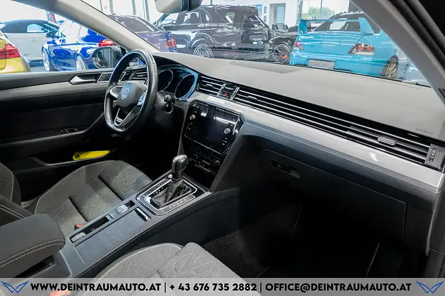 Volkswagen Passat view 14