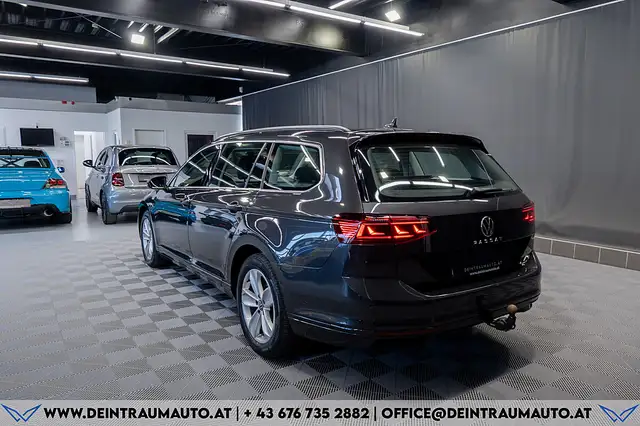 Volkswagen Passat view 6